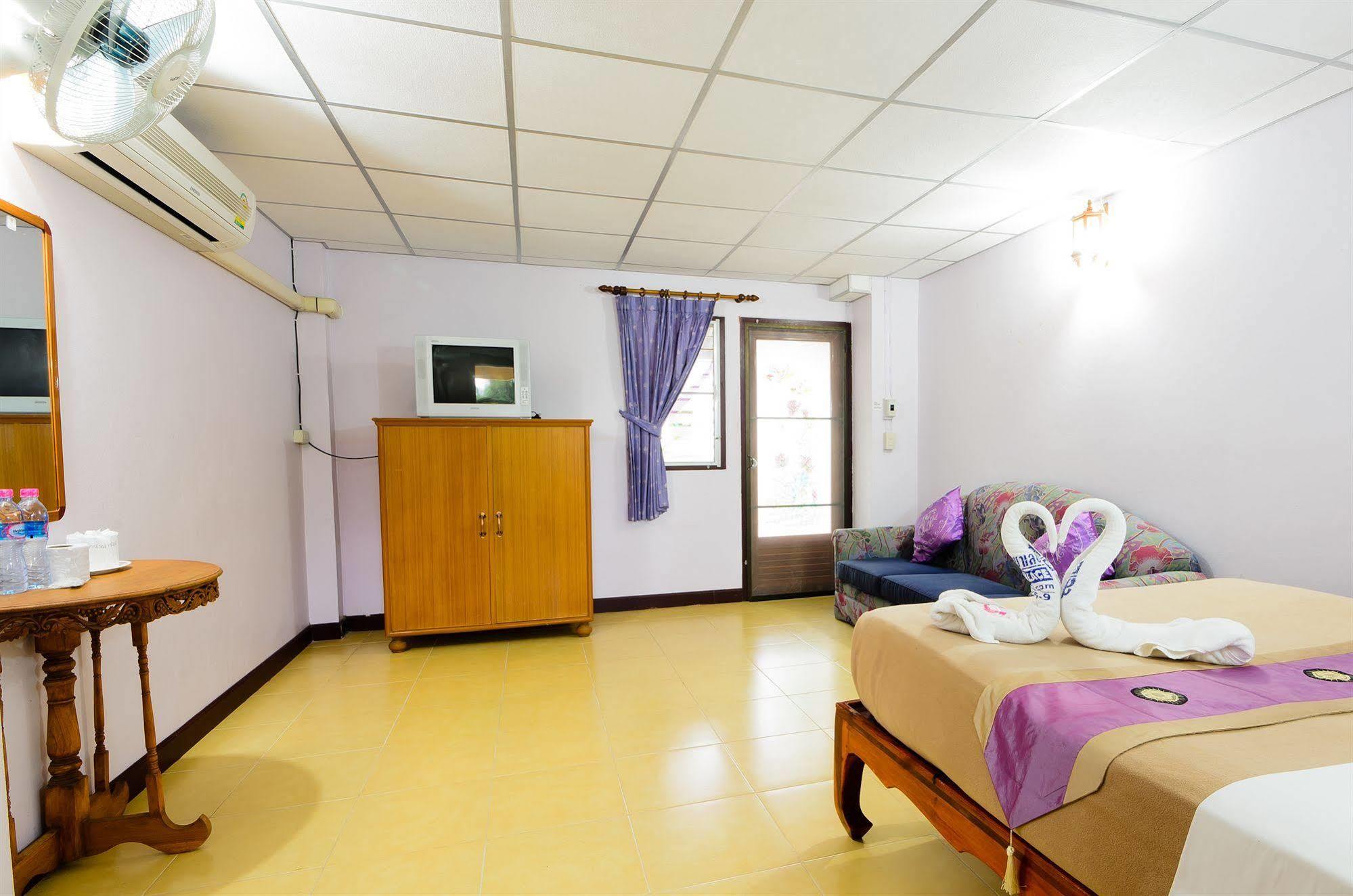 Sananwan Beach B&B Bang Saphan Noi Exterior photo