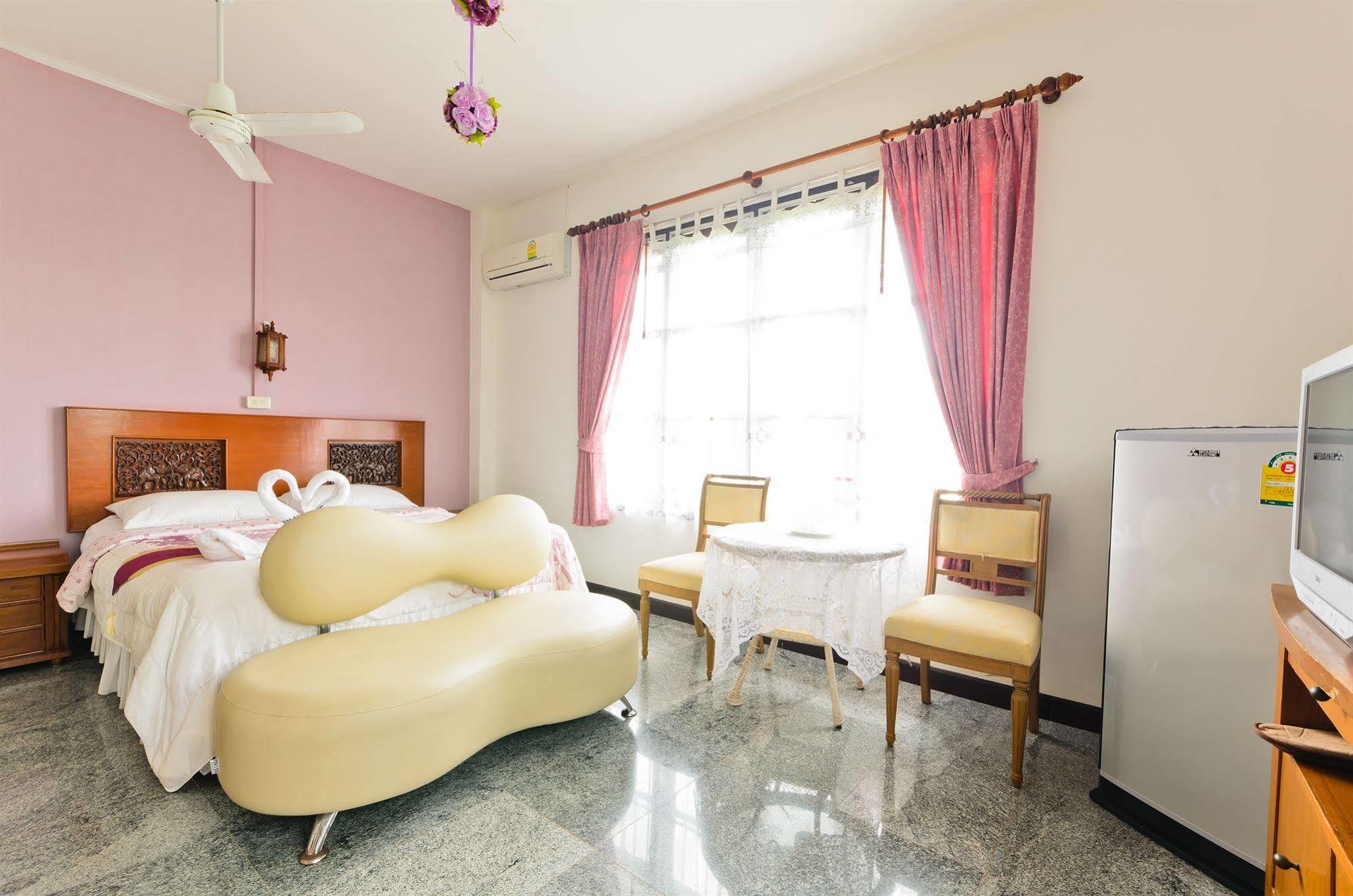 Sananwan Beach B&B Bang Saphan Noi Exterior photo