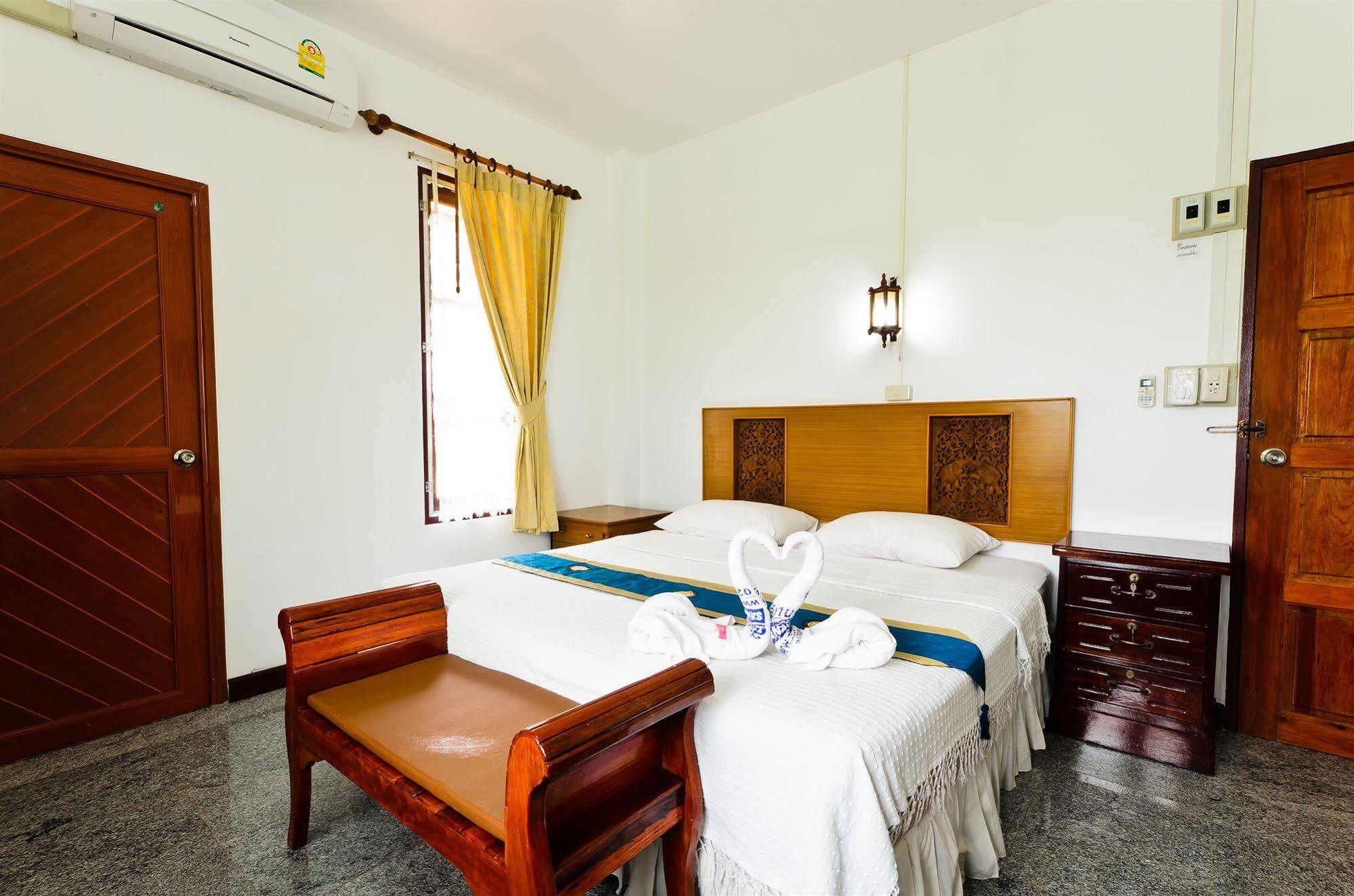 Sananwan Beach B&B Bang Saphan Noi Exterior photo
