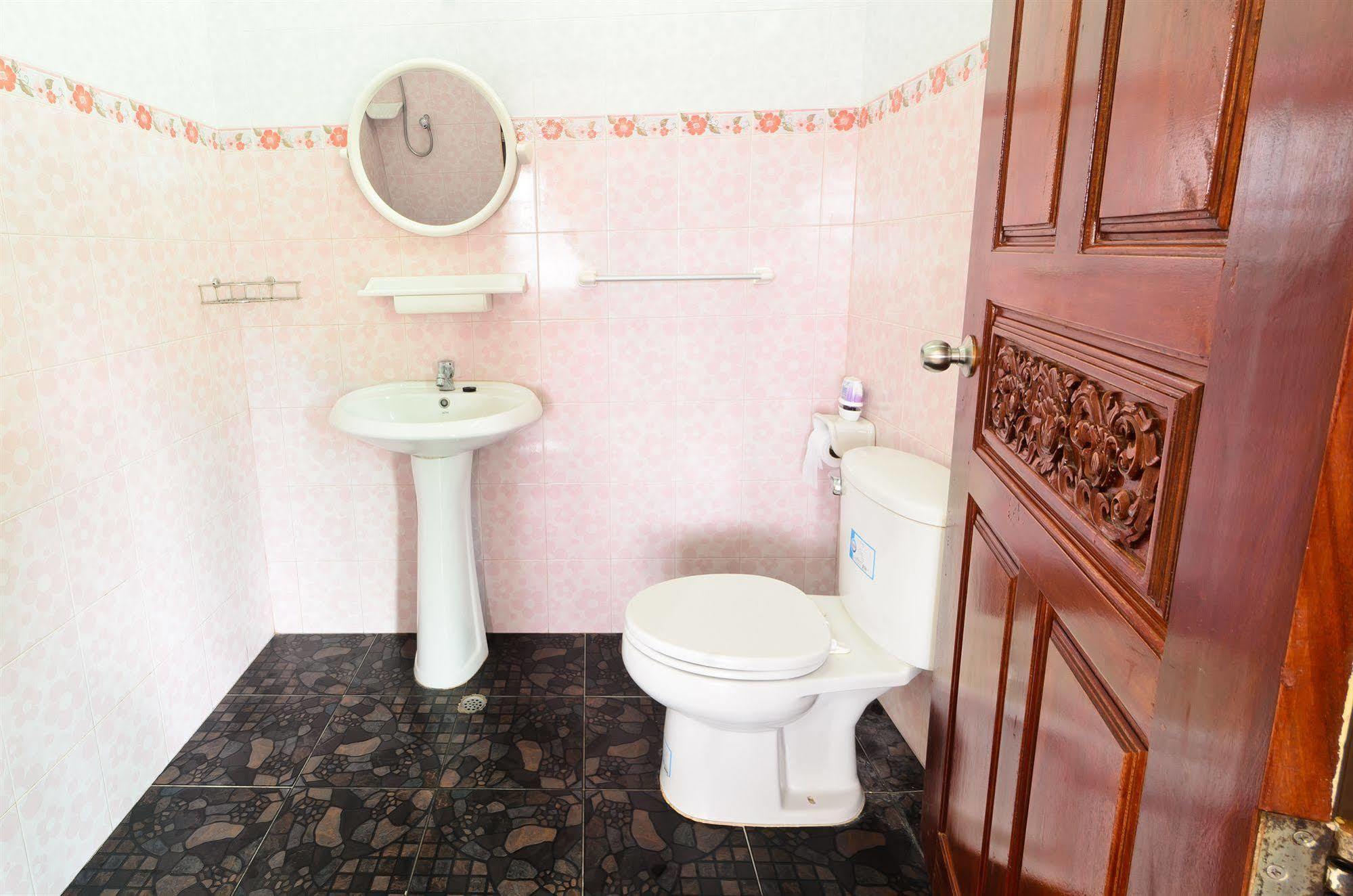 Sananwan Beach B&B Bang Saphan Noi Exterior photo